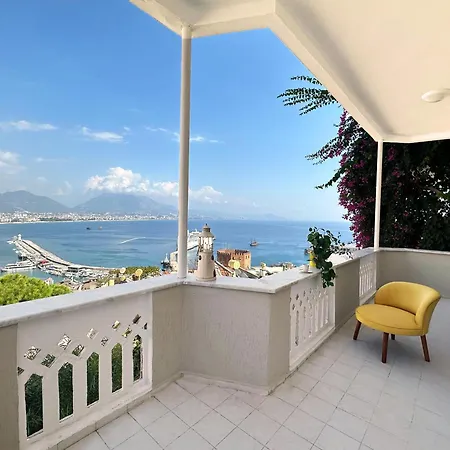 Seaview Castle House דירה